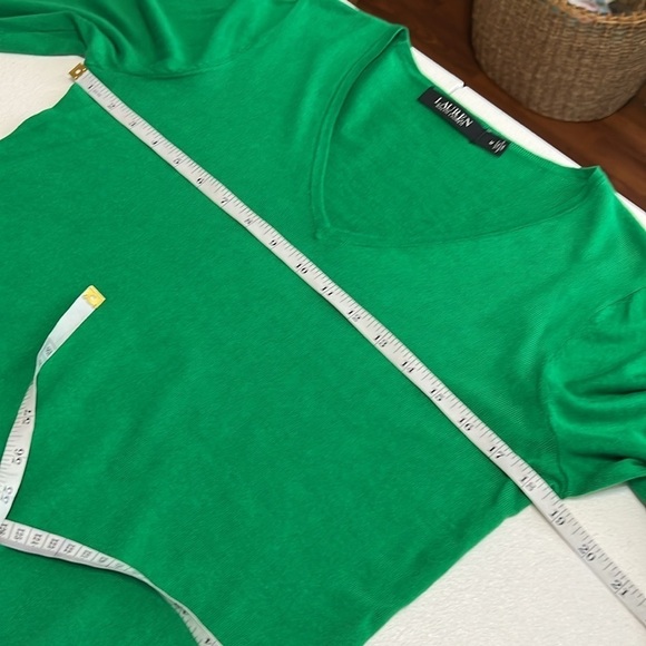 Lauren Ralph Lauren Black Label Sz M Sweater Emerald V Green Neck Ruffle Cuff - Picture 5 of 9